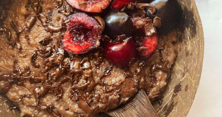 Σιμιγδαλόκρεμα “black forest” με σοκολάτα και κεράσια