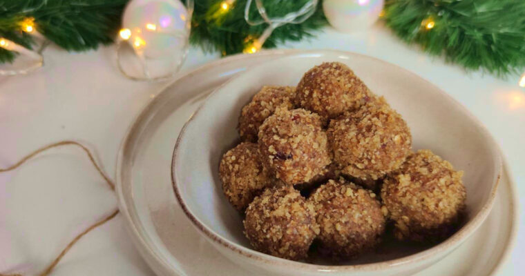 Ακαταμάχητα energy balls με γεύση μελομακάρονο